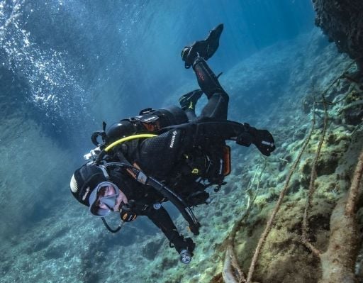 YÜZME VE DALIŞ AKSESUARLARI
